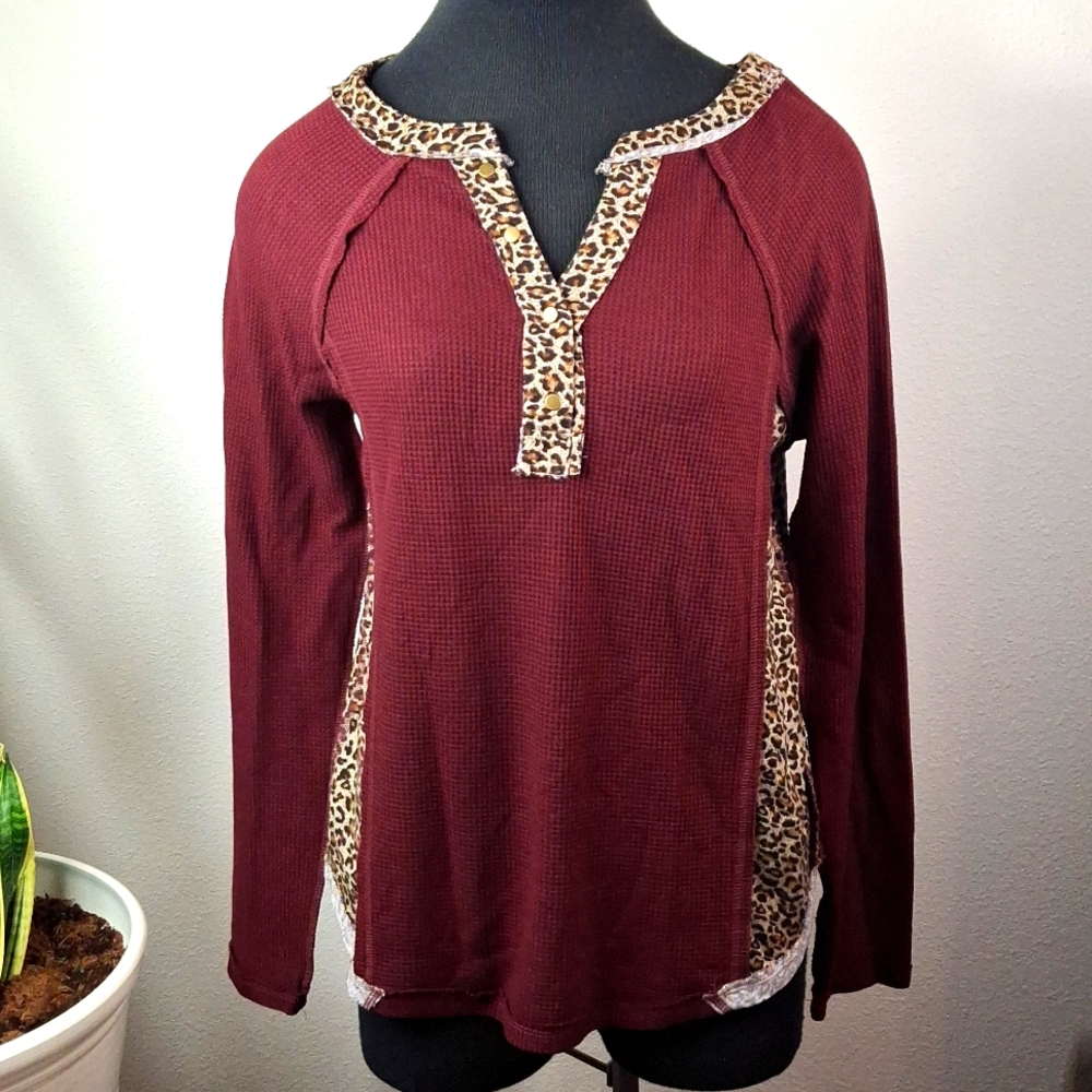 Umgee Women's Thermal Maroon Burgundy Leopard Print Long Sleeve size M